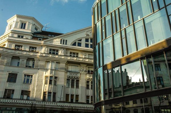 indokolt-az-ovatos-optimizmus-a-lakaspiacon