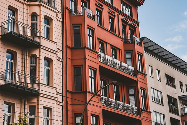 Közel sem mindegy, az év melyik szakában vásárolunk lakóingatlant vagy mikor kínáljuk azt eladásra, a szezonalitás ezen a piacon is megfigyelhető.