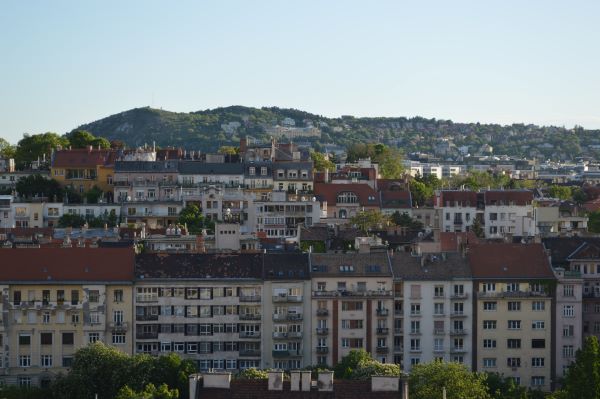 Itt vannak a friss KSH-számok: országosan csökkent a lakóingatlan-forgalom, de új lakásból 5 százalékkal többet adtak el tavaly
