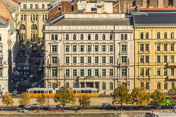 Míg Magyarországon csökkentek, az európai országok többségében tovább emelkedtek a lakásárak